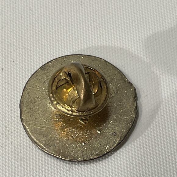 Soccer Ball Football Foot Ball Gold Toned Vintage Lapel Pin Single - Picture 2 of 3